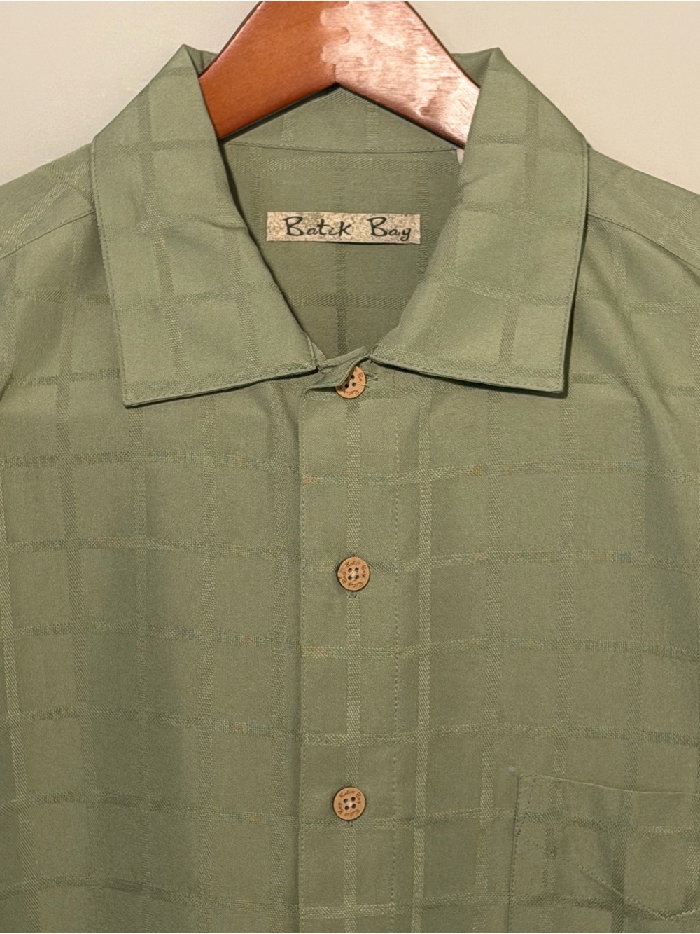 Batik Bay Island Style 60% Rayon 40% Poly Men's Olive Green Button-Up Shirt